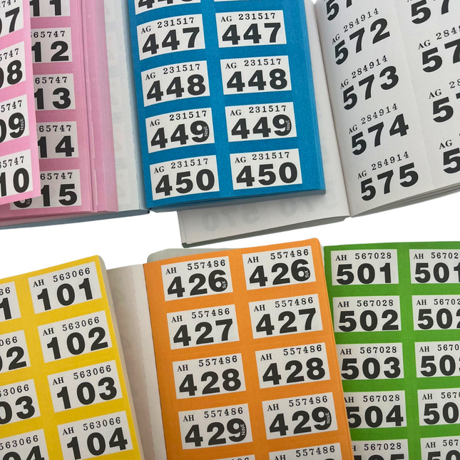Carnets avec tickets de tombola et tickets de vestiaire avec 6000 numéros doubles