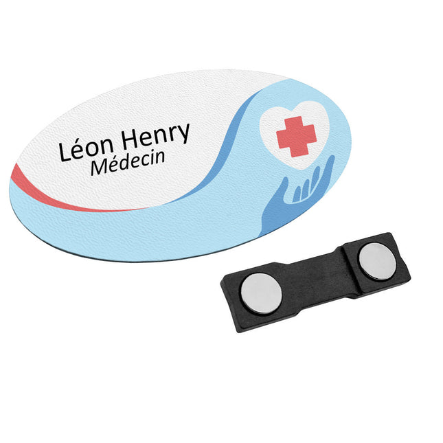 Badge nominatif en plastique avec propre texte - soins rouge et bleu - 85 x 45 mm - par pièce