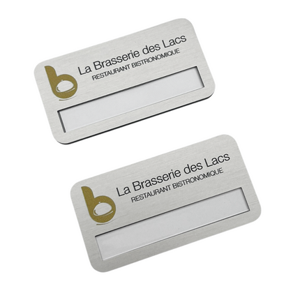 Badge nominatif personnalisé aluminium Badgemaster avec aimant - 72 x 38 mm - par pièce