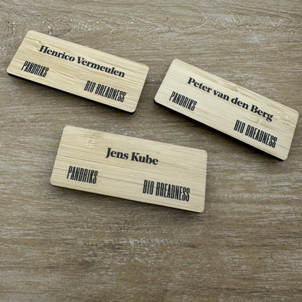 Badge nominatif personnalisé en bambou  - 72 x 30 mm - par pièce