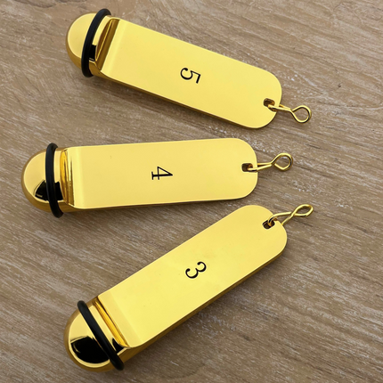 Porte-clés hôtel Classico doré - gravé en aluminium - 108 x 29 mm - par pièce
