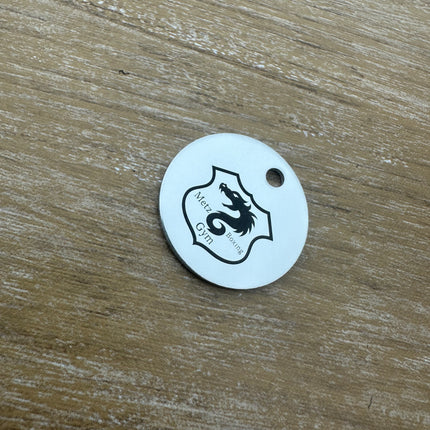 Porte-clés argenté avec logo en aluminium anodisé rond - par pièce