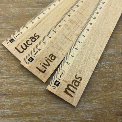 Règle en bois avec nom gravé - 30 cm - par pièce
