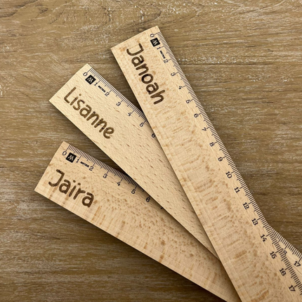 Règle en bois avec nom gravé - 30 cm - par pièce