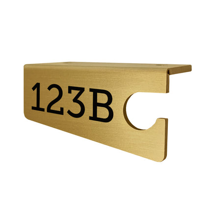 Crochet pour clé gravé en laiton - 45 x 22 mm - par pièce