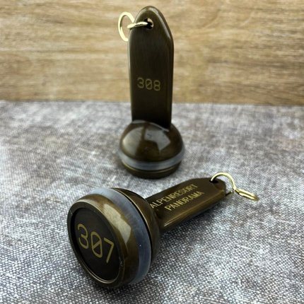 Porte-clés hôtel Empire gravé en laiton bruni - 90 x 40 mm - par pièce