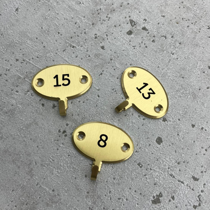 Crochet pour clé gravé ovale en laiton - 35 x 22 mm - par pièce