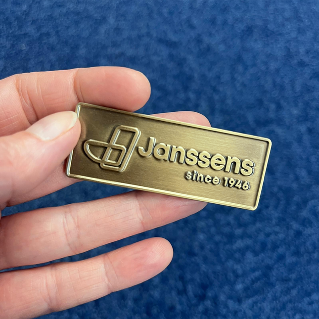 Logo métallique - 65 x 25 mm - par pièce