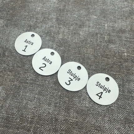 Porte-clés argenté numéroté avec texte en aluminium anodisé rond - par pièce