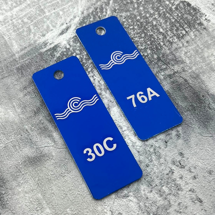 Porte-clés numéroté avec logo en aluminium anodisé rectangle - 70 x 25 mm - par pièce