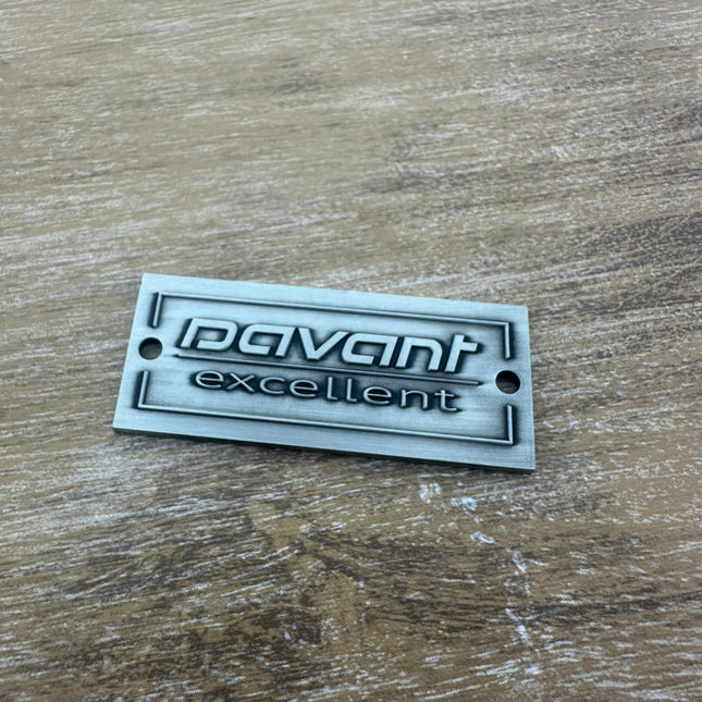 Logo métallique - 60 x 15 mm - par pièce