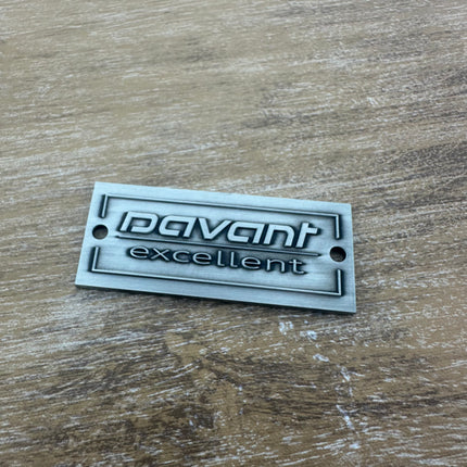 Logo métallique - 60 x 15 mm - par pièce